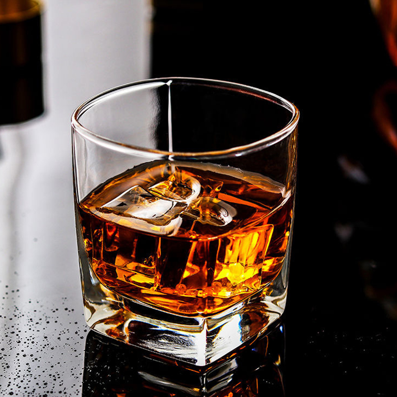 Wine Beer Whiskey - 透明ガラスウイスキー,4個セット,235ml,飲料カップ,ヨーロピアンビール,ブランデー,外国ワイン