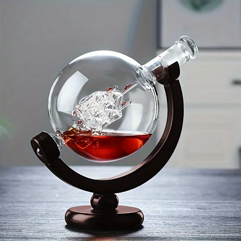 地球儀型のウイスキーデカンタ、ホウケイ酸ガラス製、木製ベース - Whiskey Stone Set のレビューと価格