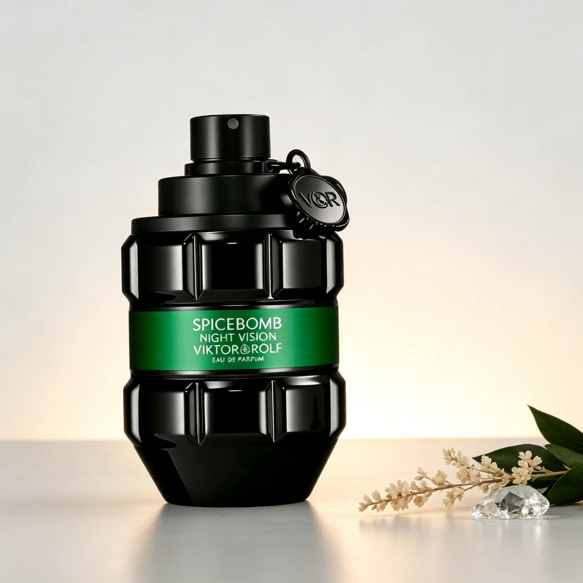 ヴィクトール＆ロルフ ナイトビジョン EDP メンズ香水、黒 - Wine&Beer Help のレビューと価格